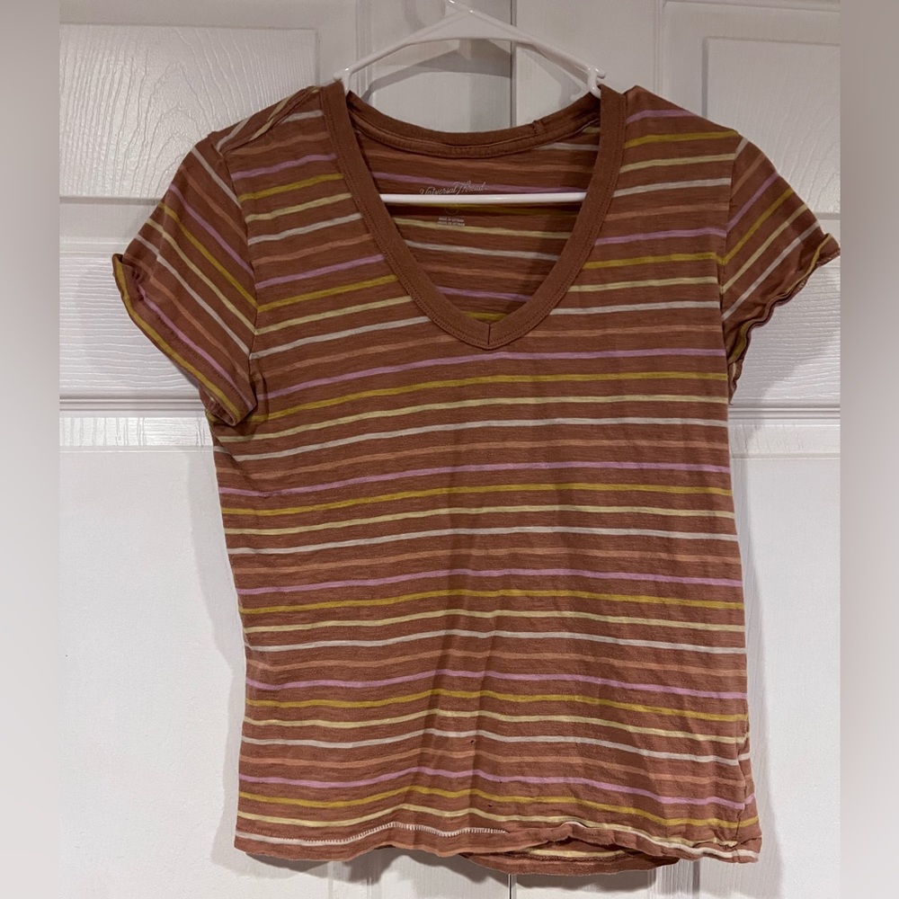Universal Threads Vneck Striped top